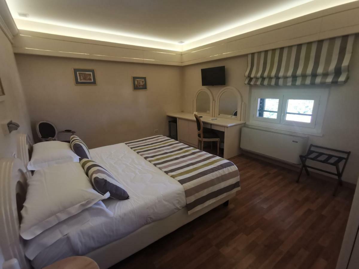 Grand Hotel Vittoria مونتيكاتيني تيرمي الغرفة الصورة